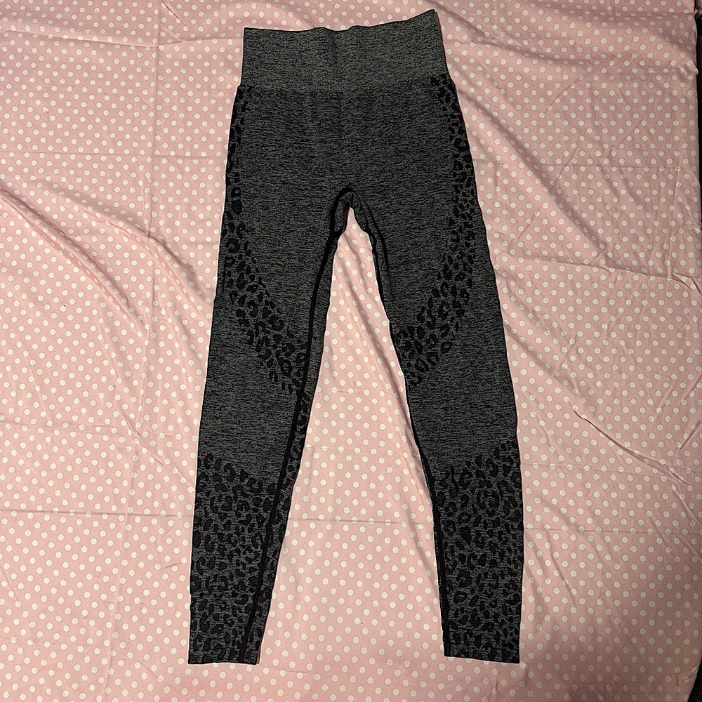 Victoria’s Secret Pink Sport Leopard Leggings Small